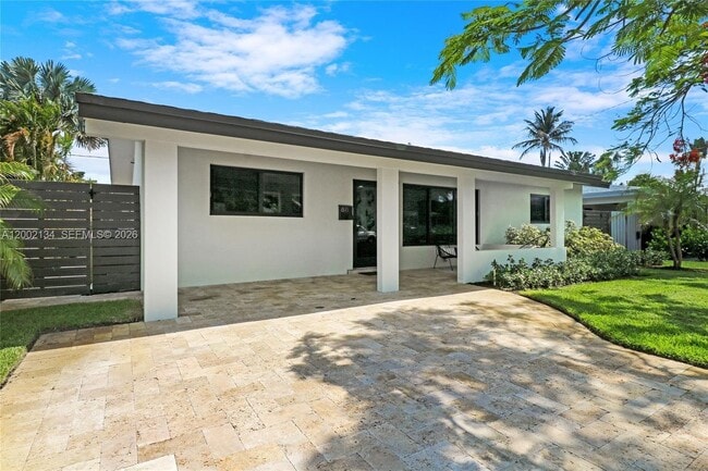 Building Photo - 811 NE 17th Ct