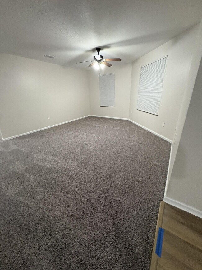 Building Photo - "Spacious 4-Bedroom Home with 2 Full Baths in Prime Tampa Location – 1,560 Sq. Ft. of Comfort!"