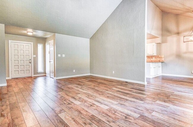 Building Photo - 3-Bedroom Home with Spacious Yard in Norman