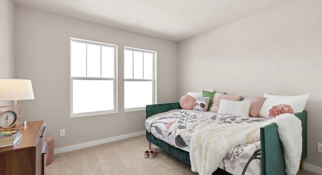 Building Photo - Modern 5 Bed Home