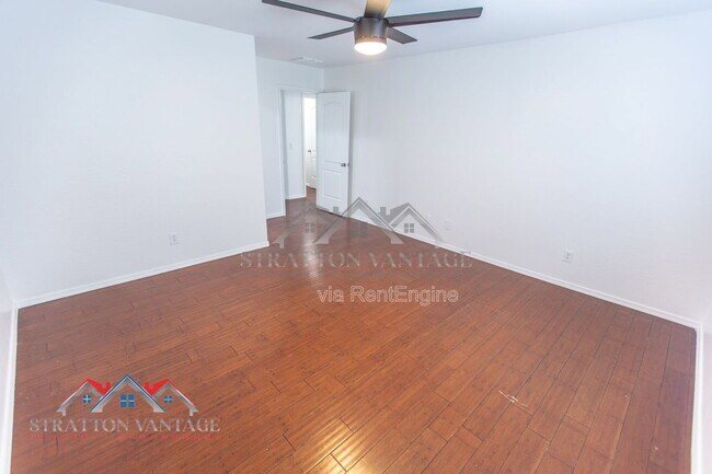 Building Photo - 110 Cholla St