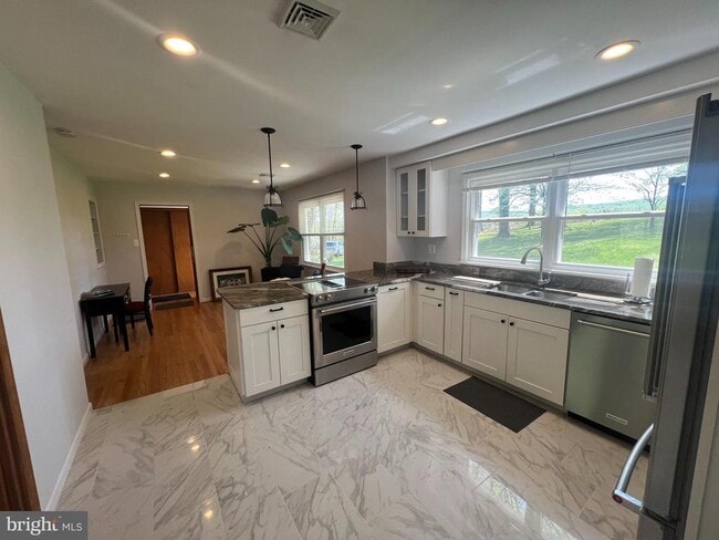 Primary Photo - 5472 Merry Oaks Rd