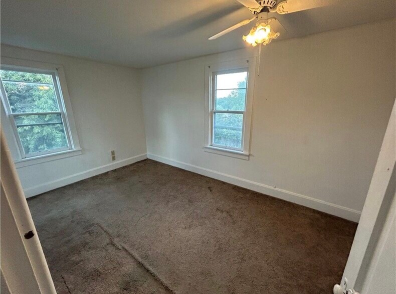 Bedroom 2 - 25 E Craig St