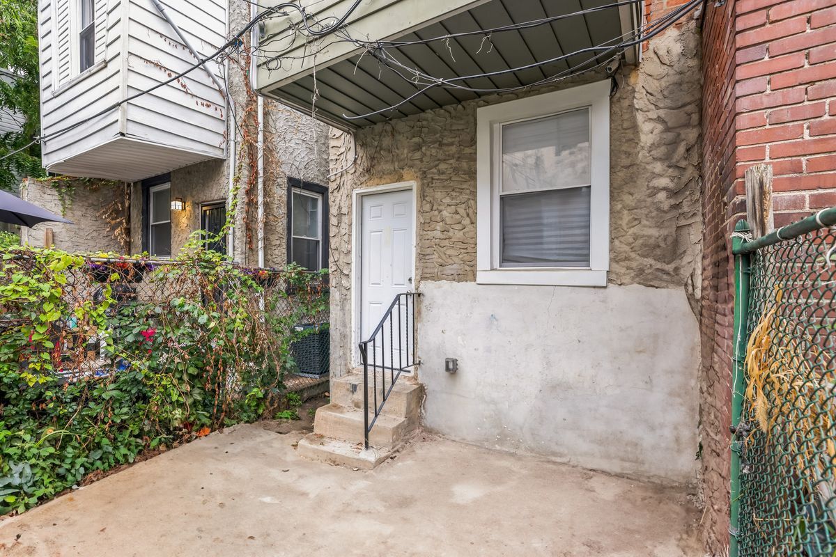 Building Photo - 5540 Harmer St