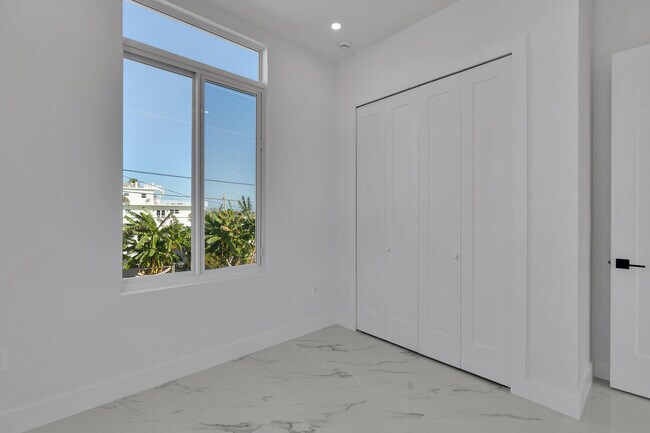 Building Photo - 31368 Ave I