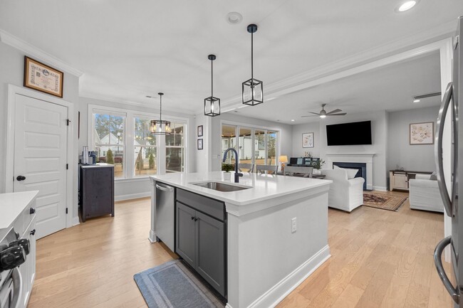 Building Photo - Exquisite 4 Bedroom/4 bath home in the Wyn...
