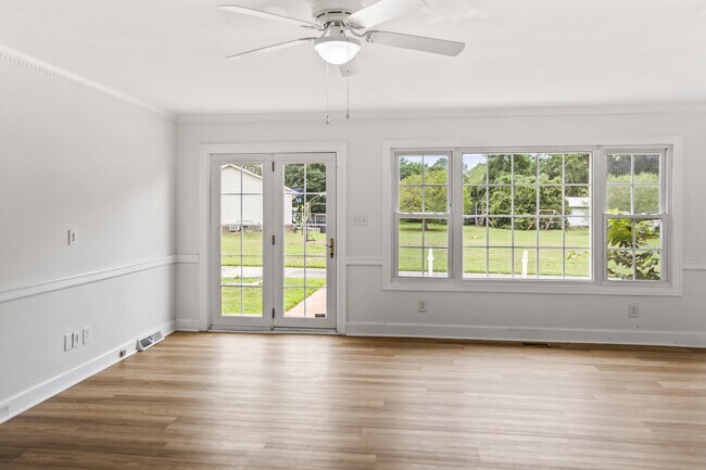 Building Photo - 2112 Leon Dr
