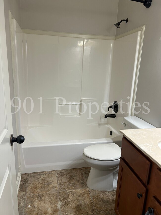 Building Photo - 14383 Buttercup Dr