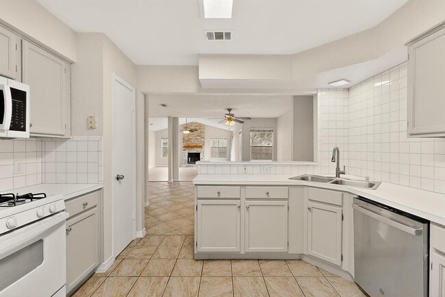 Building Photo - 5300 Honey Dew Terrace