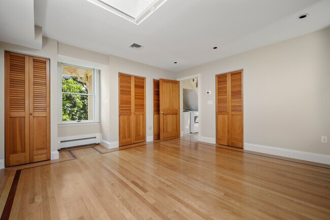 Building Photo - 259 Mt Auburn St
