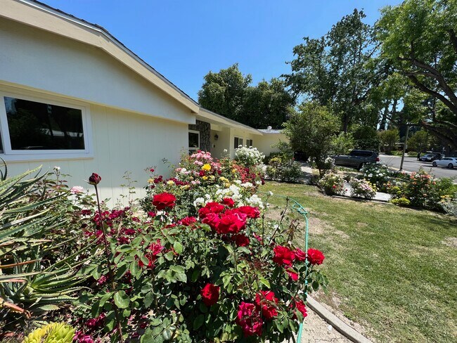 Building Photo - 5352 Bayer Pl