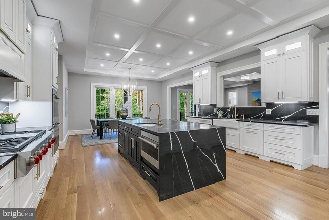 Building Photo - 7002 River Oaks Dr