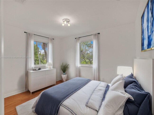 Building Photo - 527 SW 20th Rd