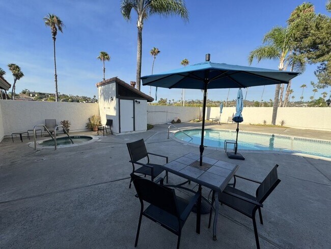 Building Photo - 5402 Villas Dr