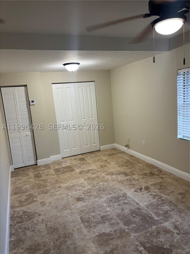 Building Photo - 5116 SW 57th Ave