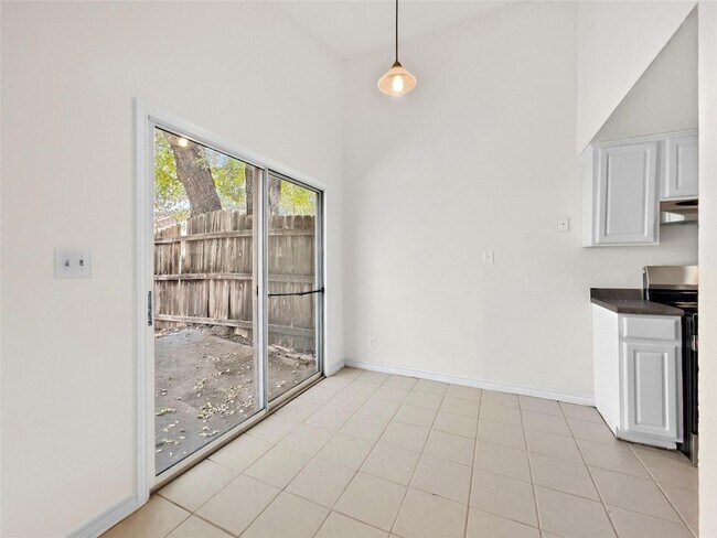 Building Photo - 1012 Fieldwood Dr