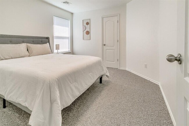 Building Photo - 8509 SW 49th Cir