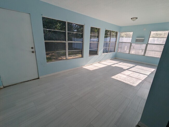 Building Photo - 2443 Mercury Dr