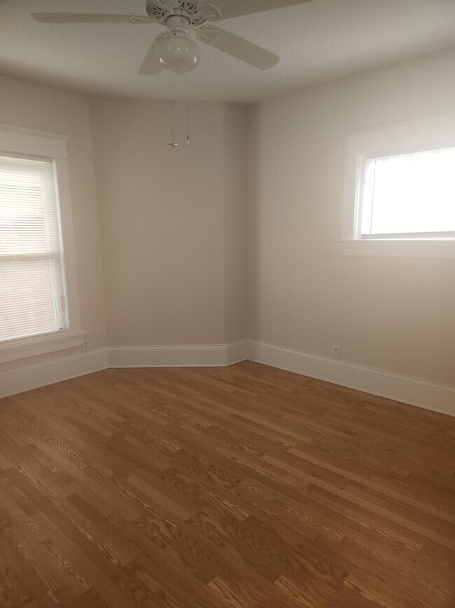 Building Photo - 526 Clarendon Ave NW