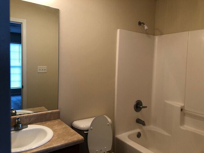 Building Photo - 224 Glade Ln