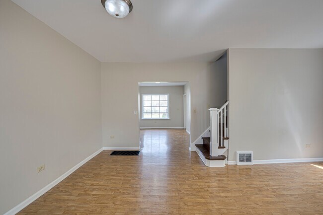 Building Photo - 371 Cedar St