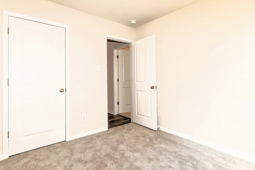 Building Photo - 14211 Green Wing Cir