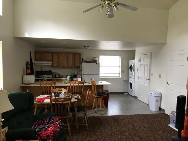 Building Photo - 875 Willard St