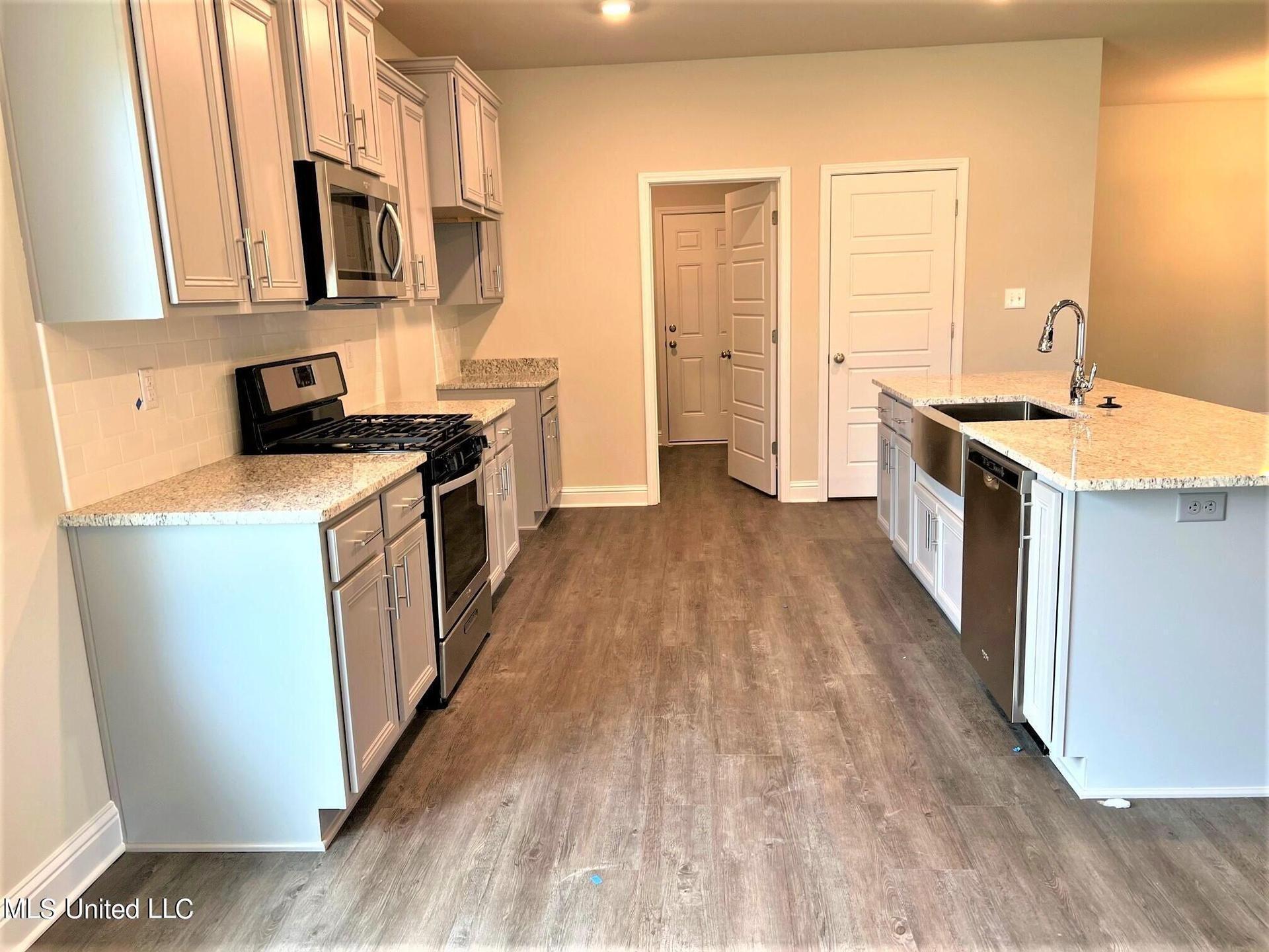 Building Photo - 1034 Enclave Cir