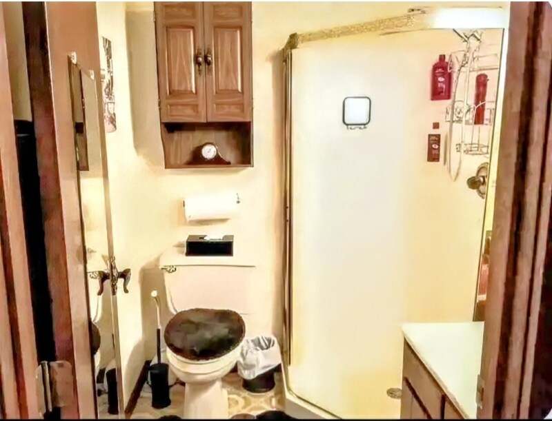 Building Photo - 892 N State Rd 149