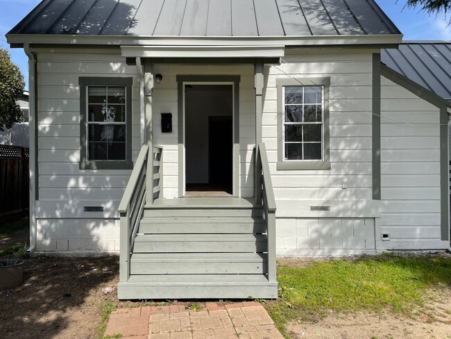 Building Photo - 7100 Rosanna St