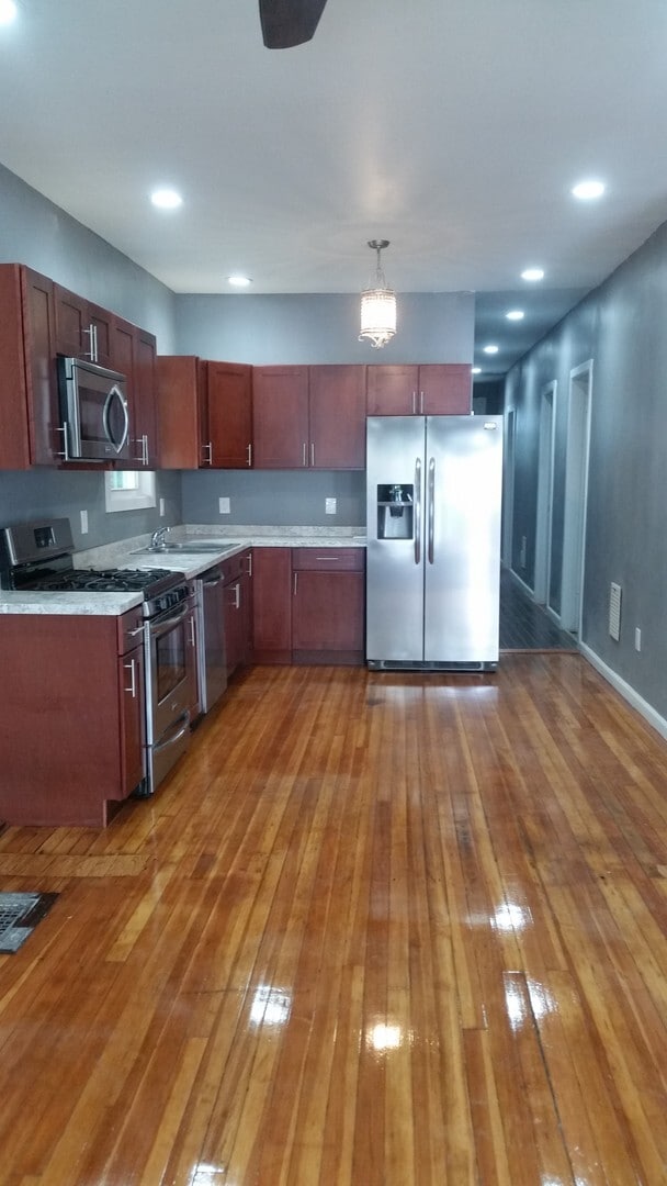 Building Photo - 4 bedroom, 1 bath