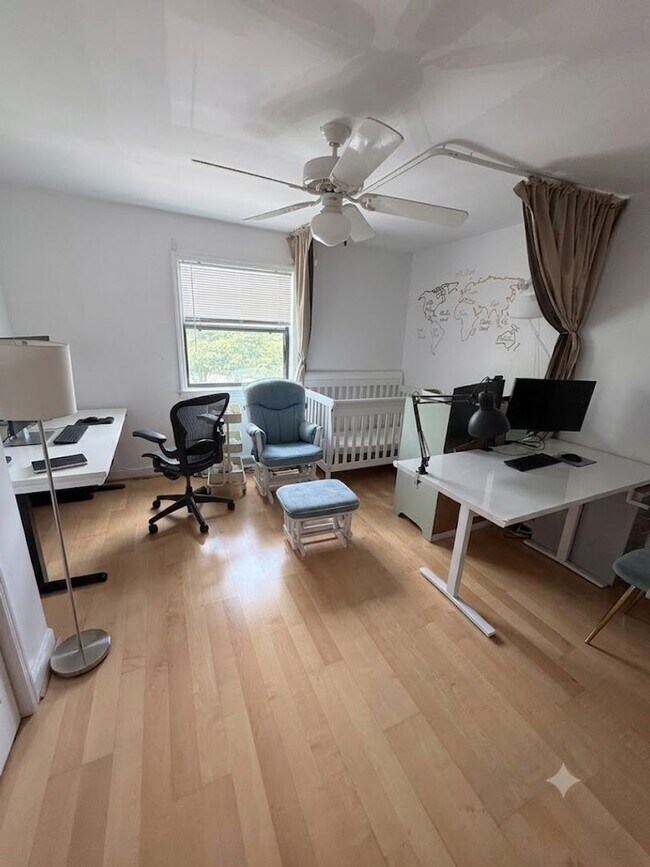 Building Photo - 2 bedrooms, 2.5 bathrooms Condo Located on Carr St