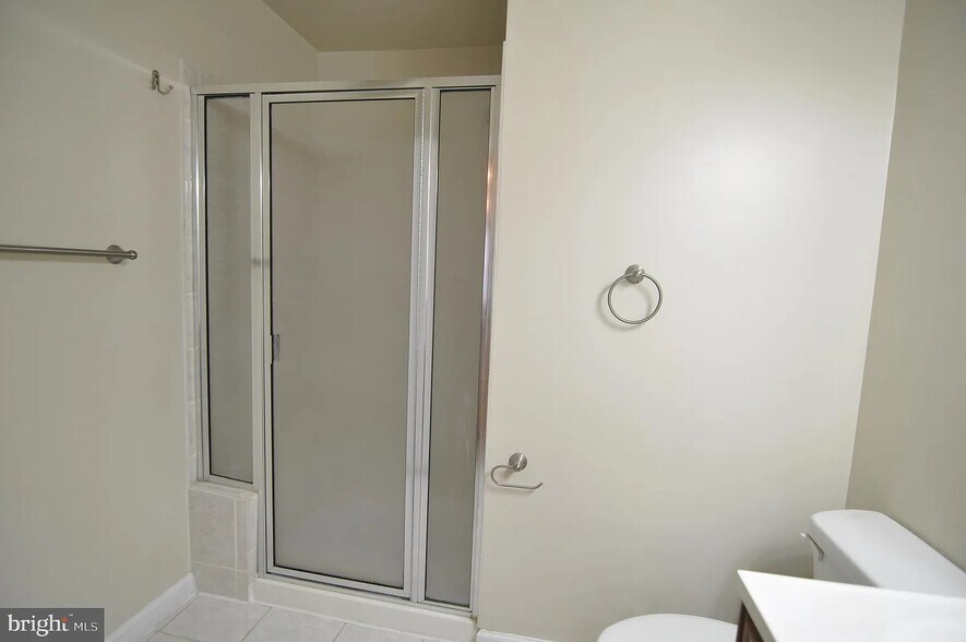 BedRoom2 Bathroom shower - 504 N Chester St