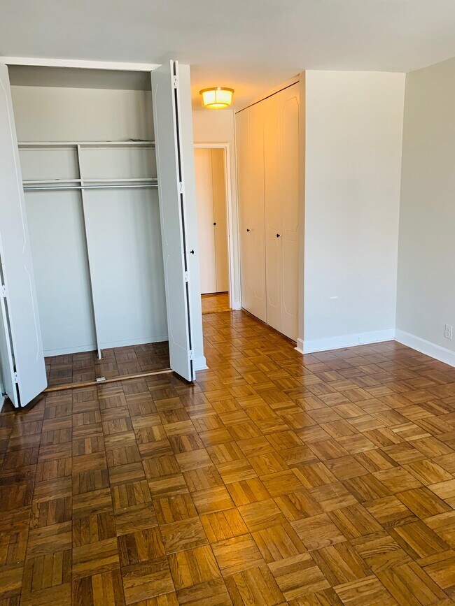 Building Photo - 2000 Linwood Ave