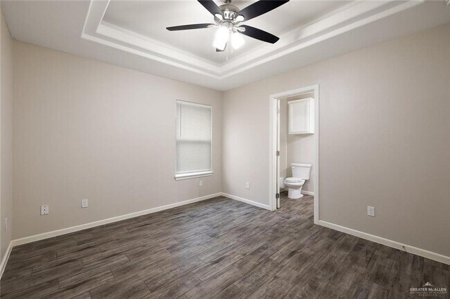 Building Photo - 10 Sahara Dr