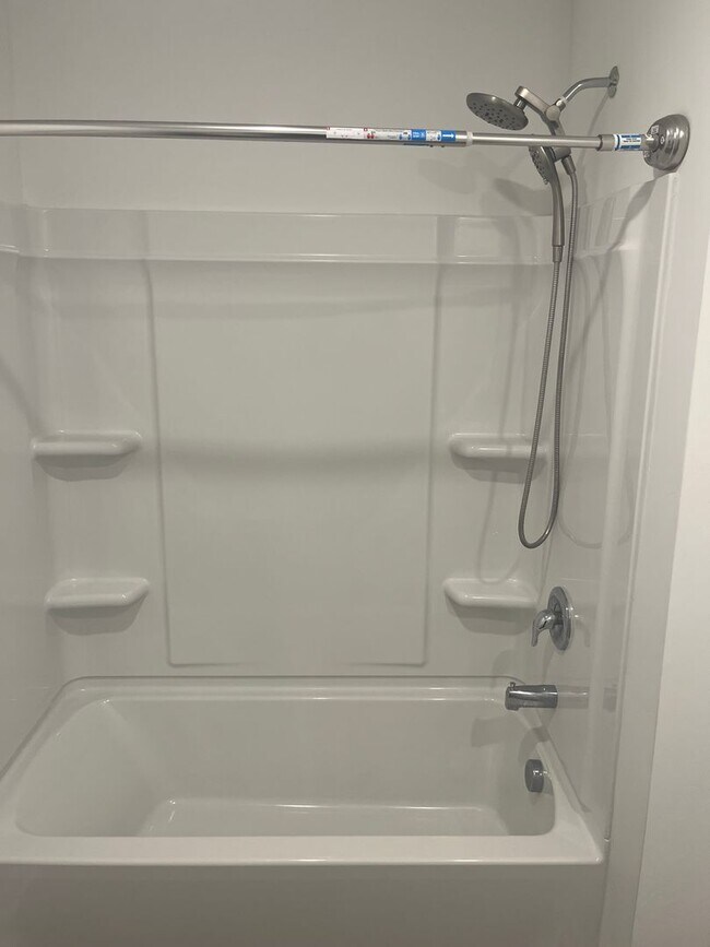 Building Photo - Beautiful 4 Bedroom 2 Bathroom split floor plan home in the newly built Turquoise Hills Neighborh...