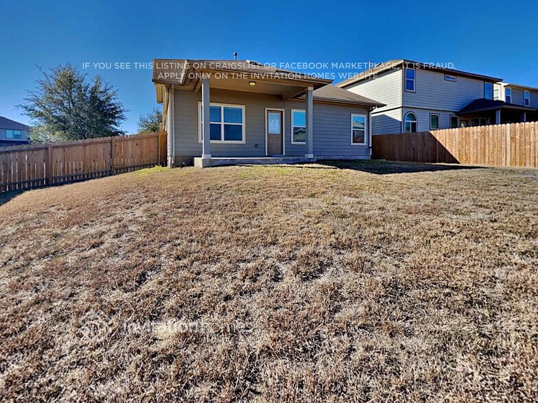 Building Photo - 114 Finch Knoll