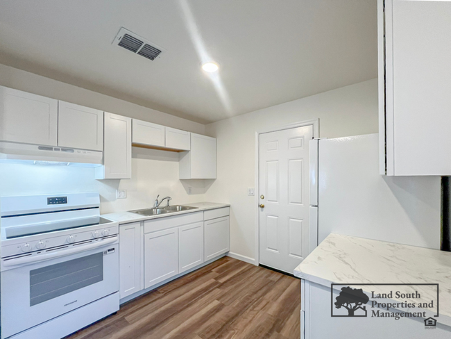 Building Photo - 124 Rosalynn Cir