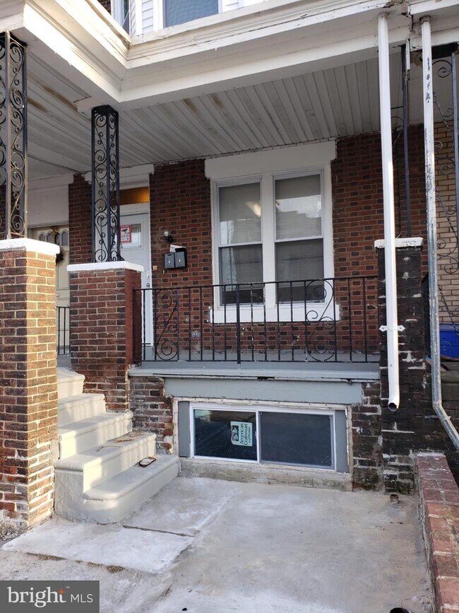 Building Photo - 6402 Saybrook Ave