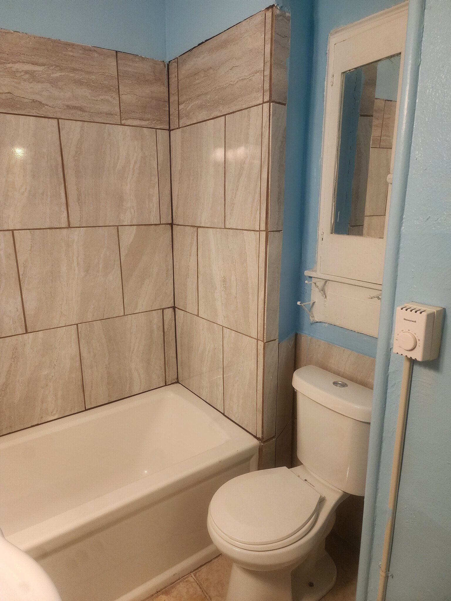 Building Photo - 40 Maple St