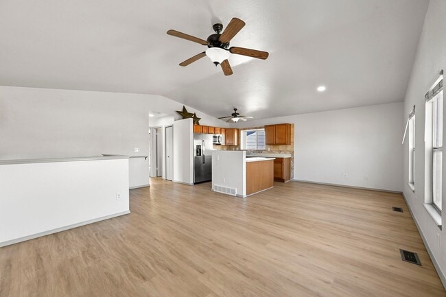 Building Photo - 330 Putnam Dr