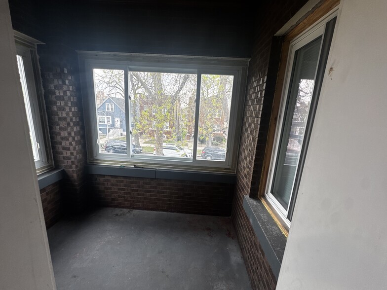 In-closed Balcony - 5124 W Henderson St