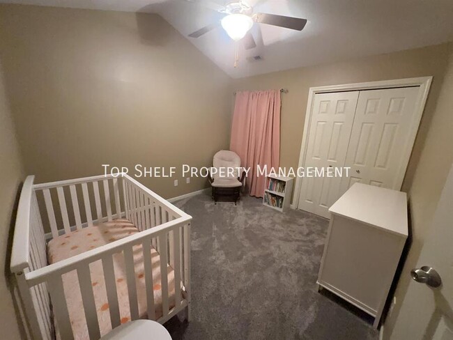 Building Photo - 332 NW Driftwood Dr