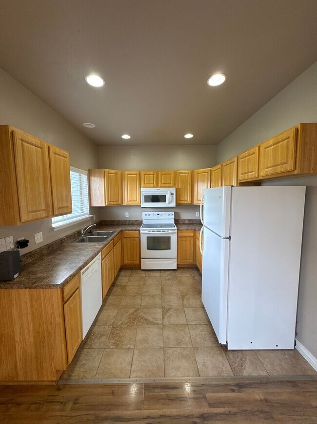Building Photo - 1562 W 300 S