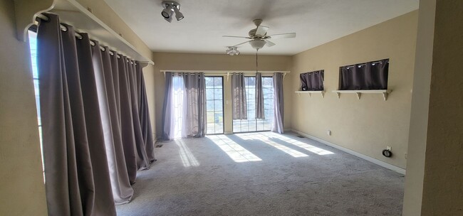 Building Photo - Spacious 4 Bedroom Ready For You Today!