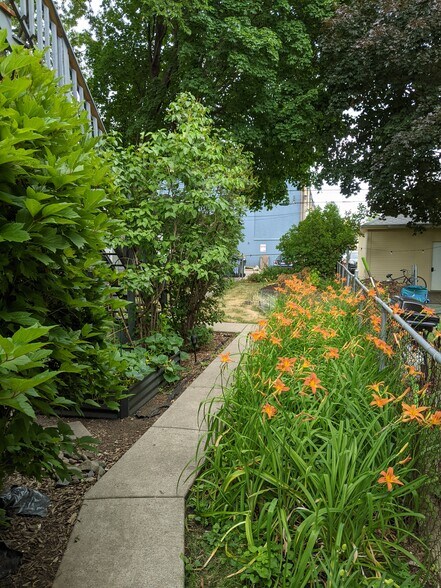 Garden Path - 2509 Pleasant Ave