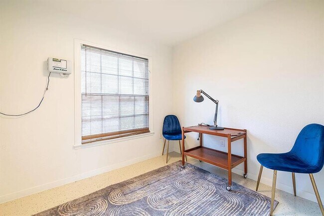 Building Photo - 6106 Cherrylawn Cir