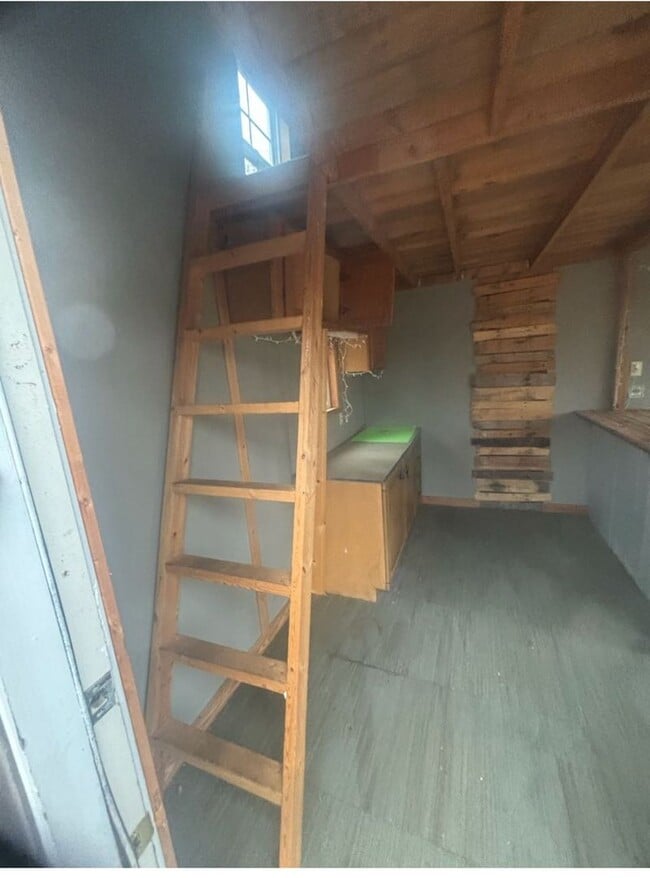 Building Photo - 13.2-Acres With Cabin! - $ 890 Month / $15...