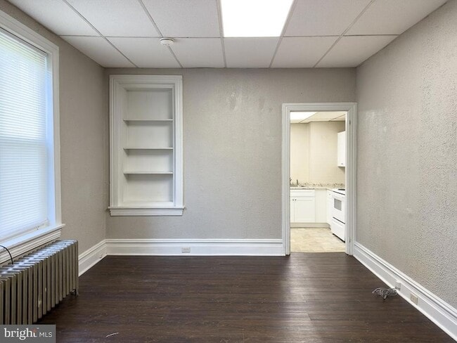 Building Photo - 658 Walnut St