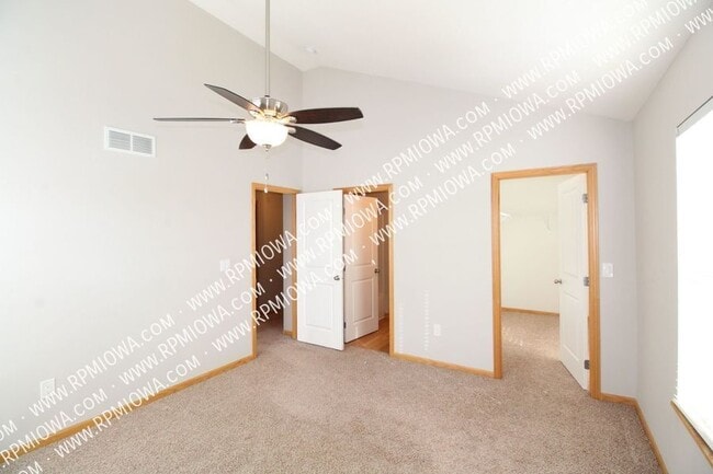 Building Photo - 3052 SW Arlan Ln